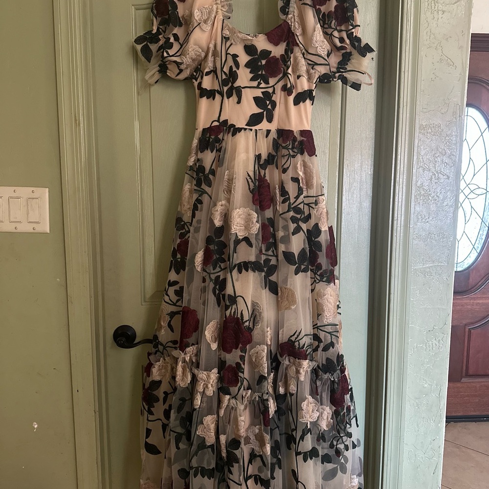 IVY CITY 
Elegant Floral Maxi Dress with Embroidered Details